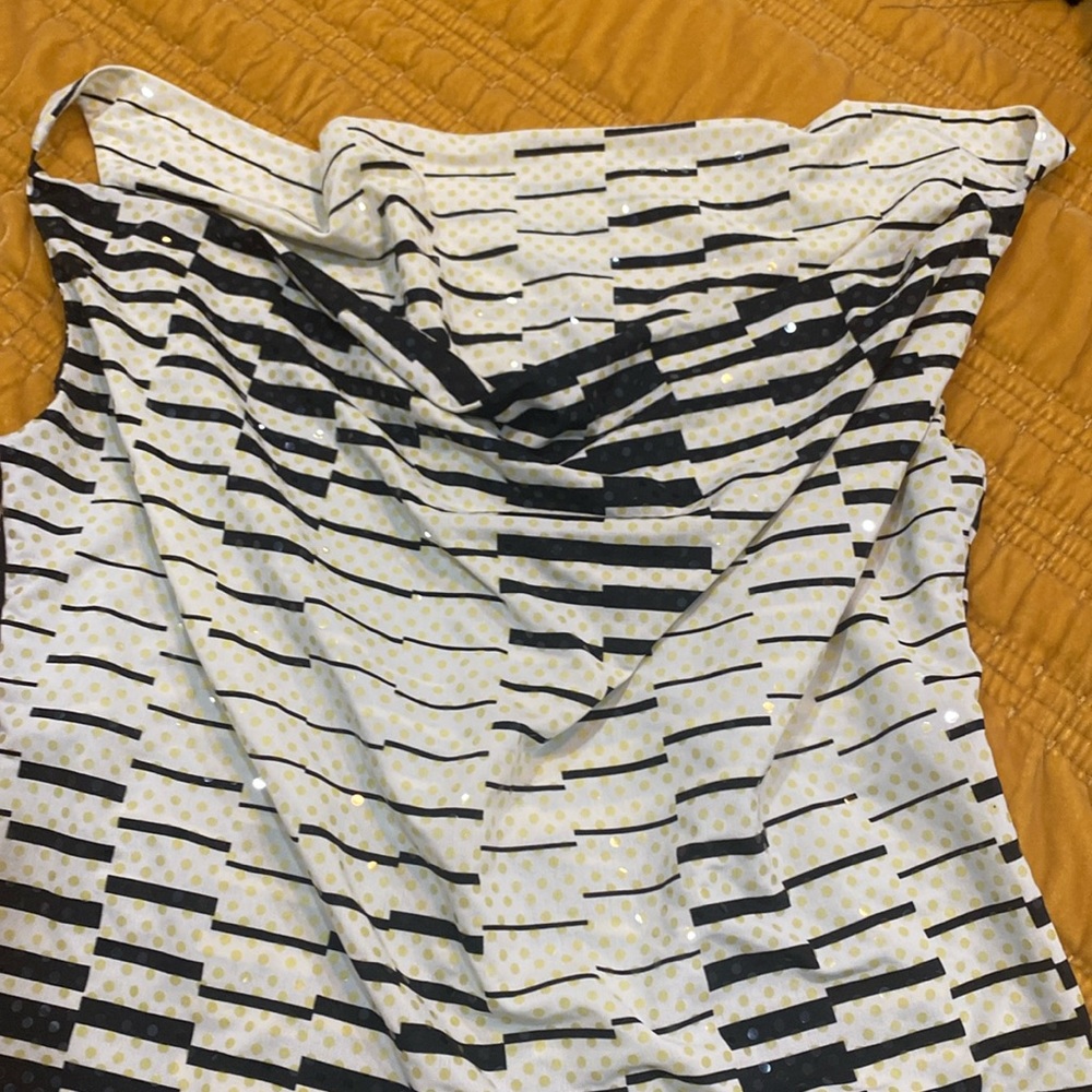 Neccesary objects top size Large